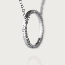 Laden Sie das Bild in den Galerie-Viewer, CIRCLE OF LIFE NECKLACE XL White gold, diamond