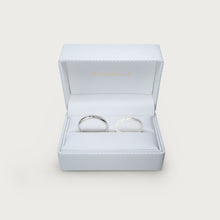 Cargar imagen en el visor de la galería, LOVE MARK WEDDING BAND ORGANIC White gold