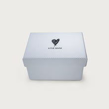 Cargar imagen en el visor de la galería, LOVE MARK WEDDING BAND ORGANIC White gold
