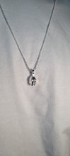 Cargar imagen en el visor de la galería, C-3PO pendant with chain
