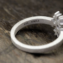 Загрузить изображение в средство просмотра галереи, Snowflake Ring
