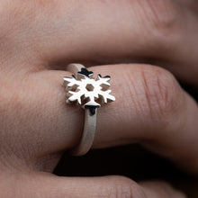Загрузить изображение в средство просмотра галереи, Snowflake Ring
